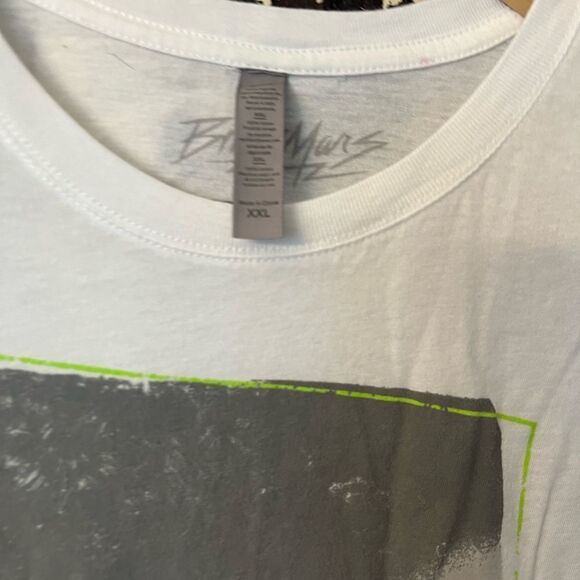 Bruno Mars women’s fit picture graphic T-shirt. Size XXL - Picture 4 of 6